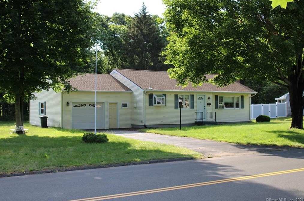 240 Sun Valley Dr, Southington, CT 06489