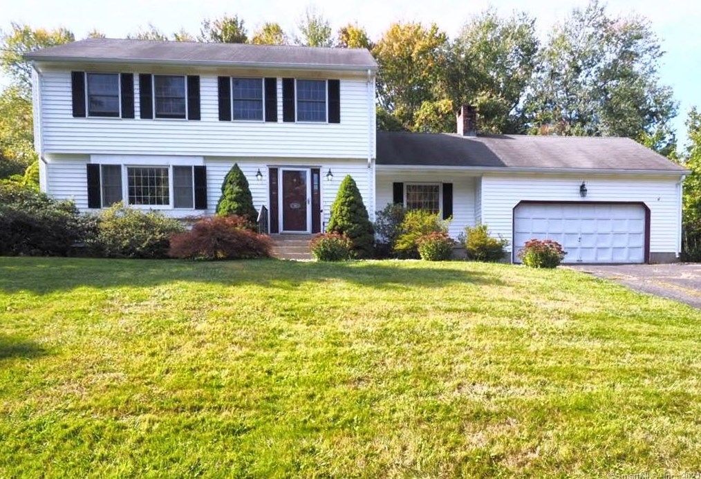 90 Shadow Ln, Cromwell, CT 06416-1421