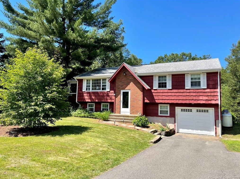 12 Strawberry Rd, Ellington, CT 06029