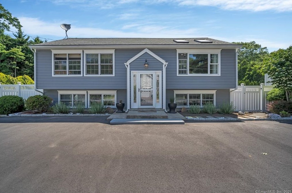 55 S Beechwood Rd, Niantic, CT 06357