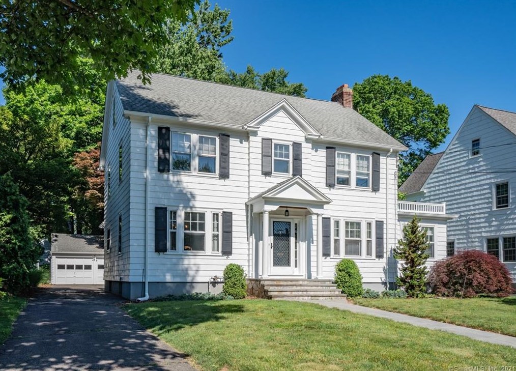 32 Sunset Ter, Hartford, CT 06107-2738
