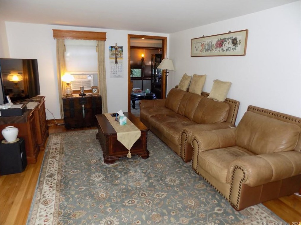 4 Dilion Dr, Terryville, CT 06786