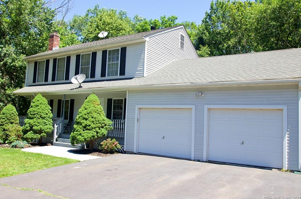 107 Dundee Dr, Cheshire, CT 06410