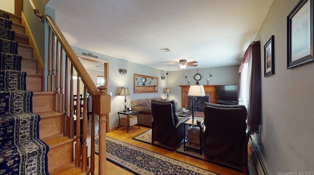 67 Forest Ln, Hartford, CT 06118-2024