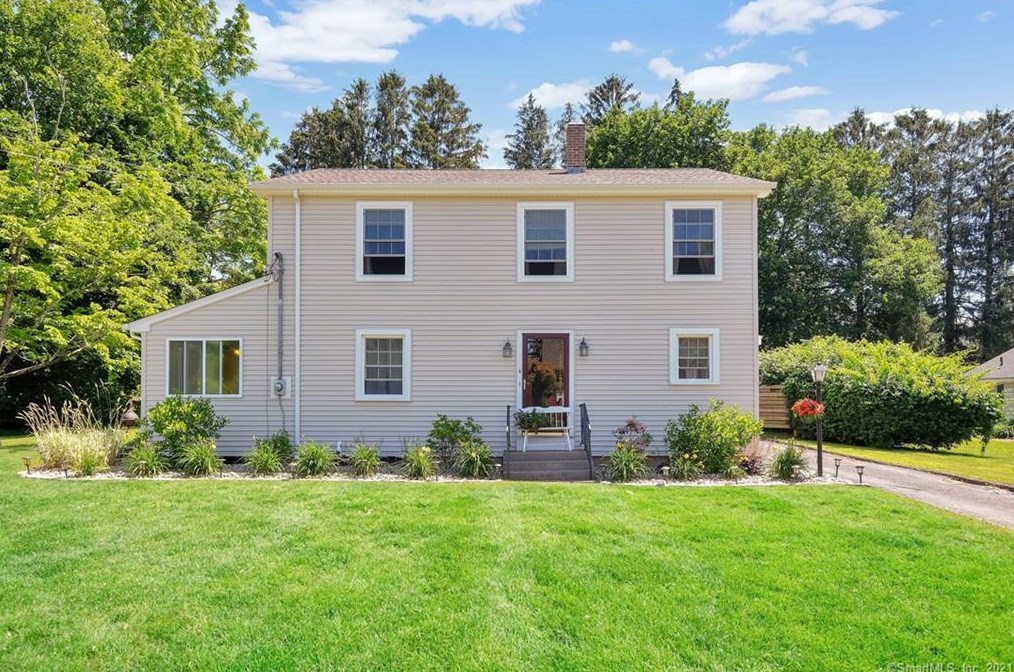 4 Hilltop Dr, Ellington, CT 06029