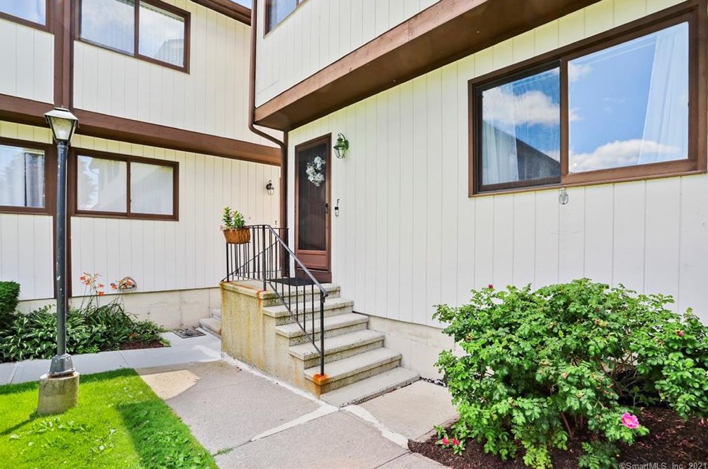 27 Crows Nest Ln #17f, Danbury, CT 06810