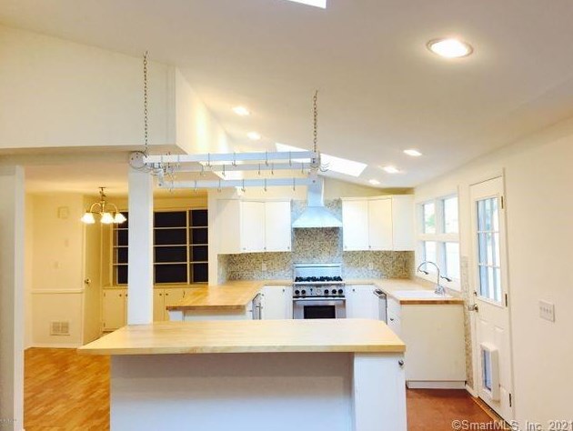 29 Summit Rd, Riverside, CT 06878