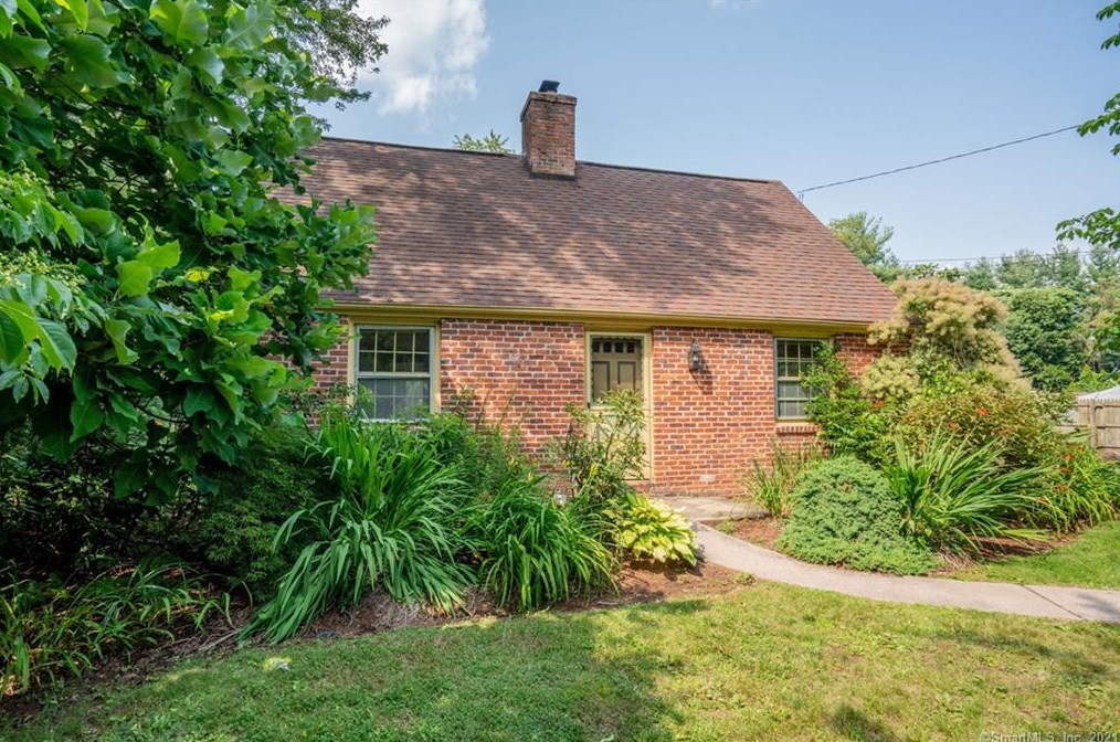 16 Mexcur Rd, Bloomfield, CT 06002