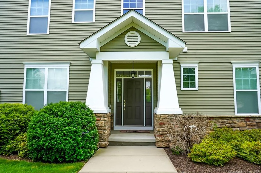 1 Bristol Terrace #1, Danbury, CT 06810