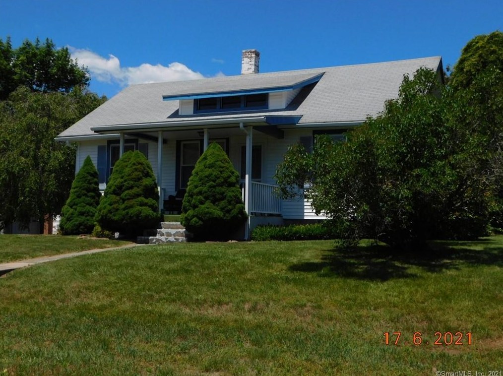 12 Wintergreen, Quaker Hill, CT 06375
