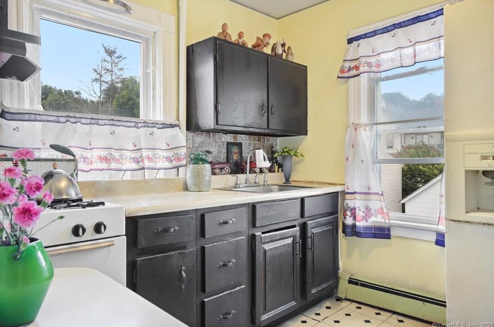 35 Valley Rd, Cos Cob, CT 06807