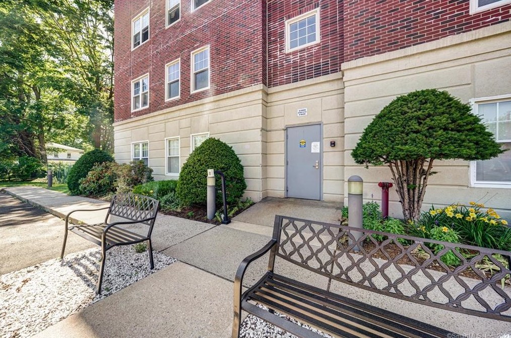 49 Rose St, Branford CT  06405-3793 exterior