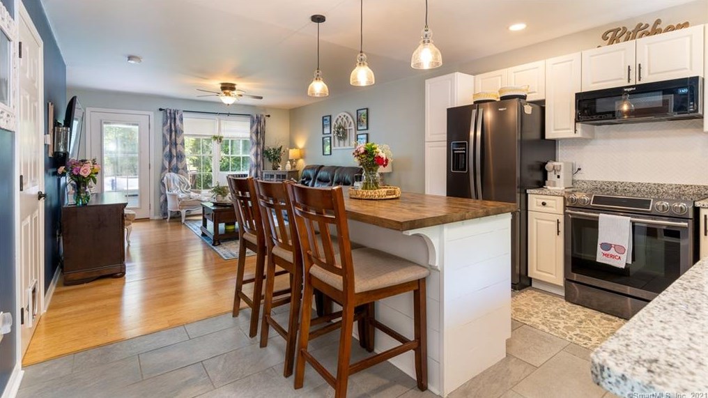 38 Fairway Dr #5, Gales Ferry, CT 06339