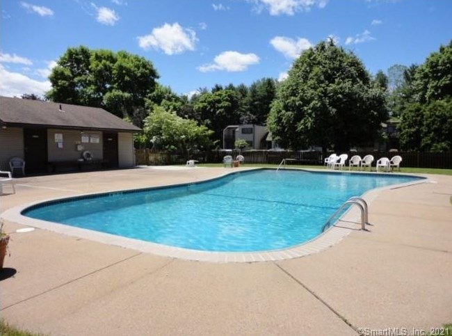 808 Twin Circle Dr Unit 808, Wapping, CT