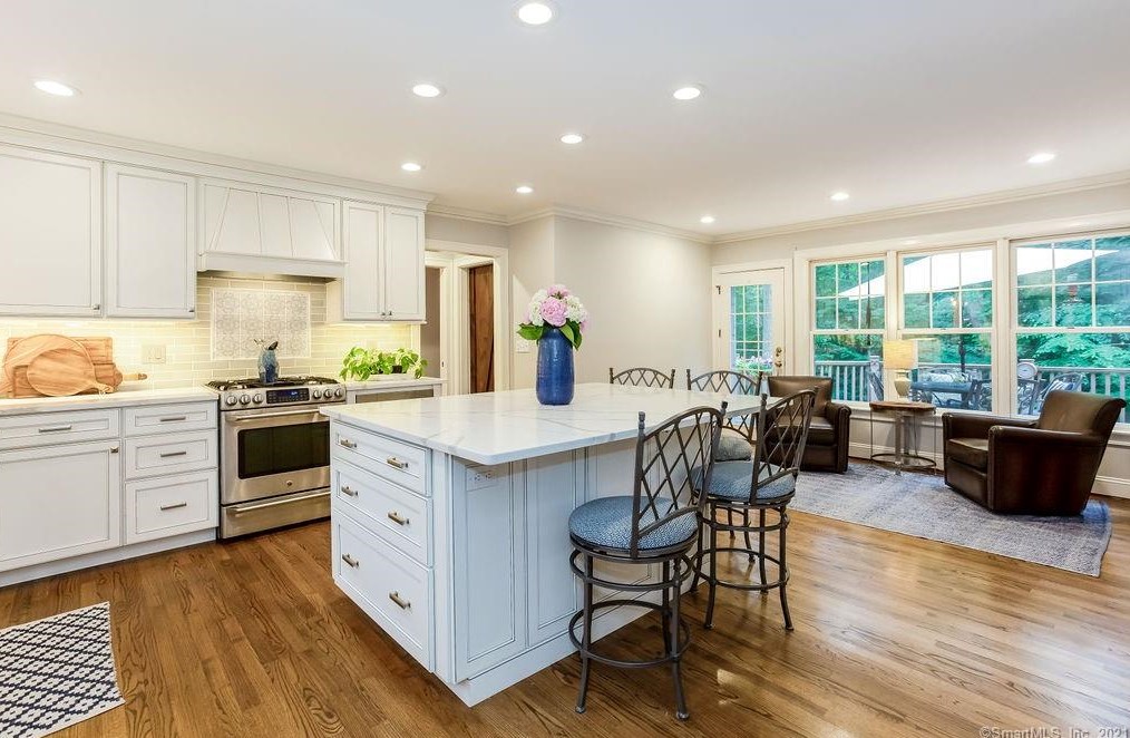 29 Breeds Hill Rd, Glastonbury, CT 06033