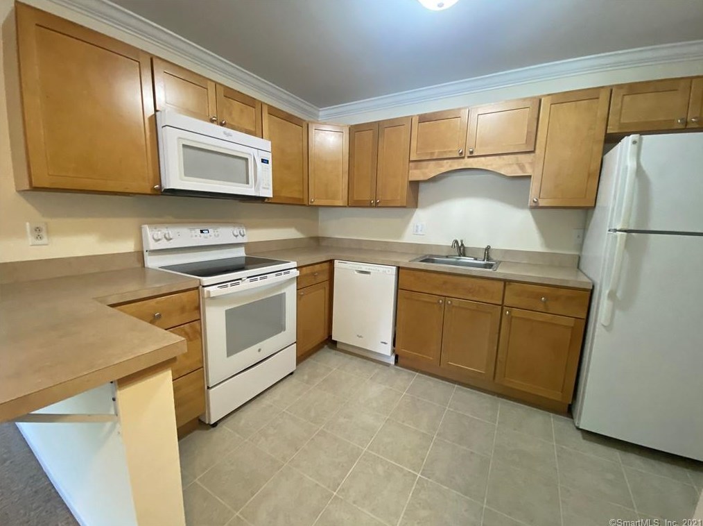36 Church St Apt 1d, Woodbury, CT