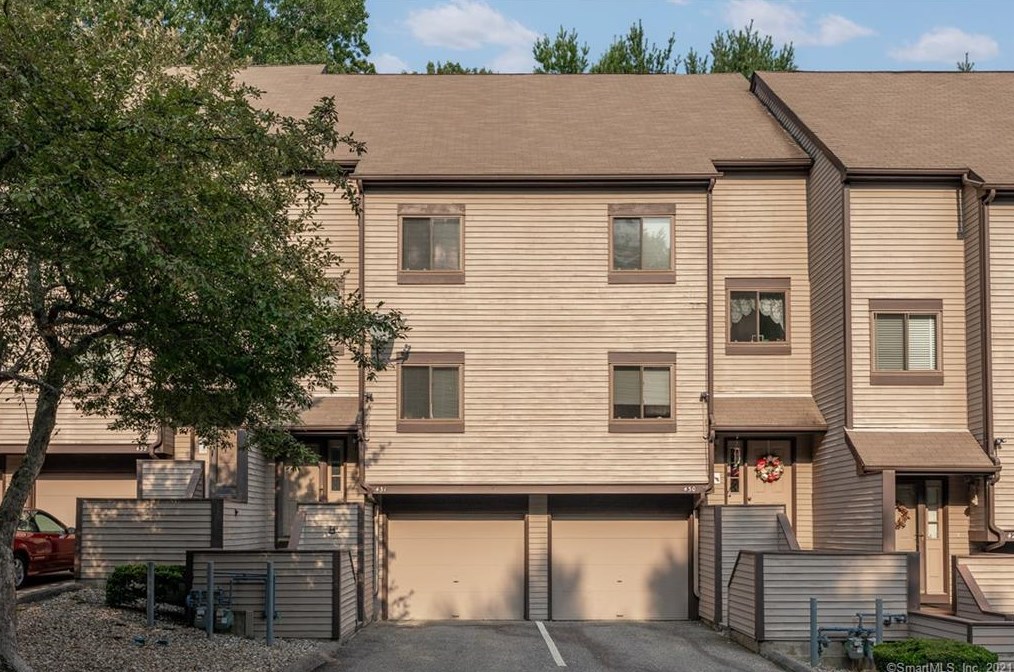 196 New Haven Ave #431, Derby, CT 06418