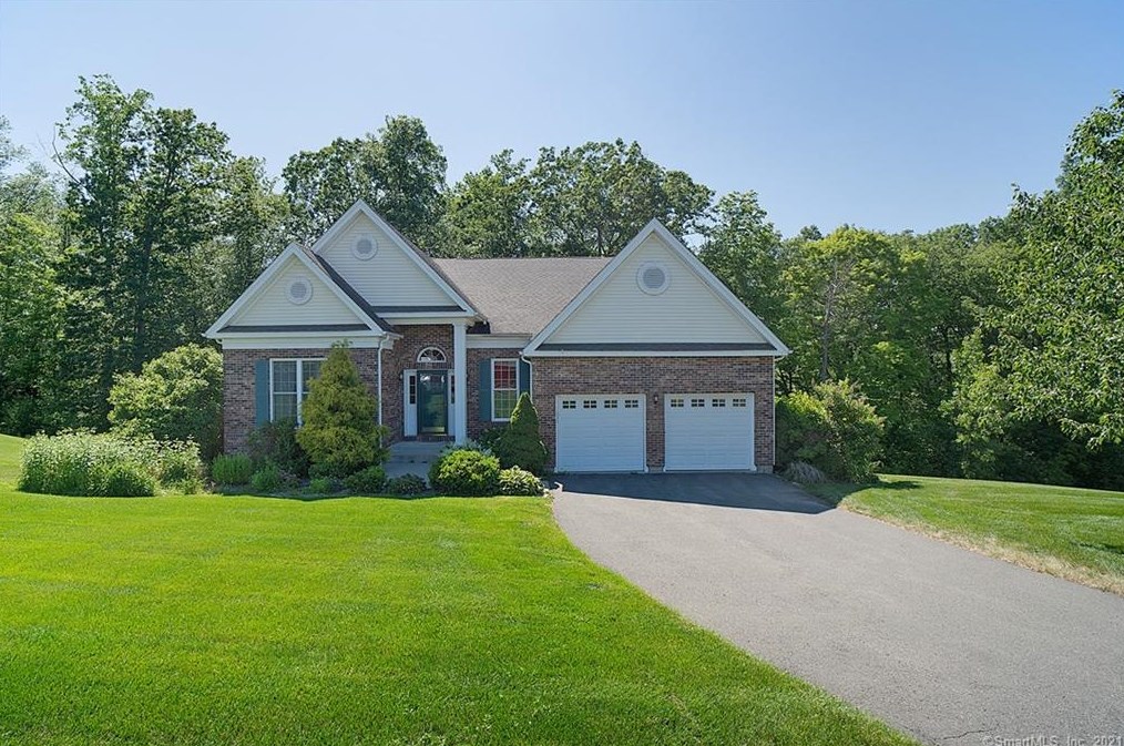 15 W Hill Rd, Bloomfield, CT 06002
