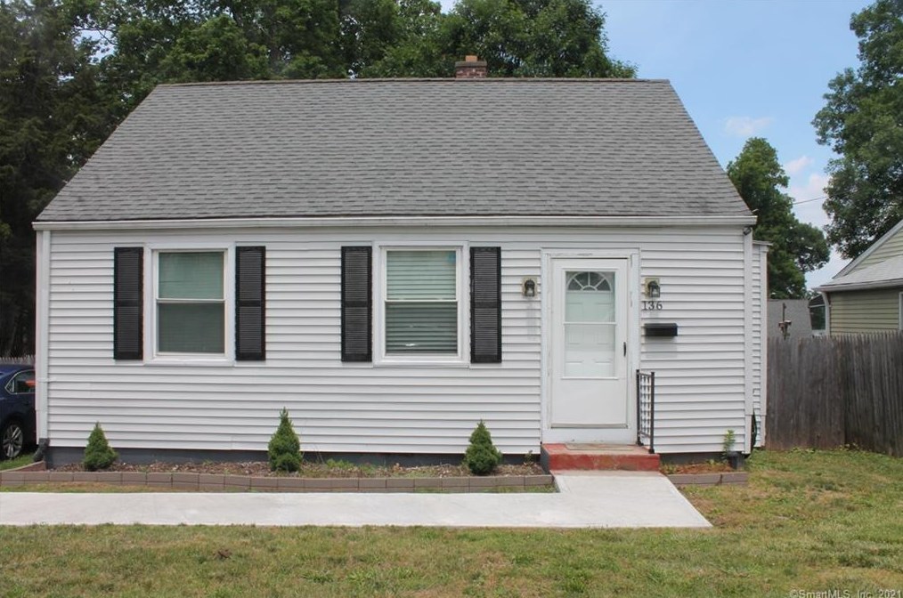 136 Wall St, Meriden, CT 06450 exterior