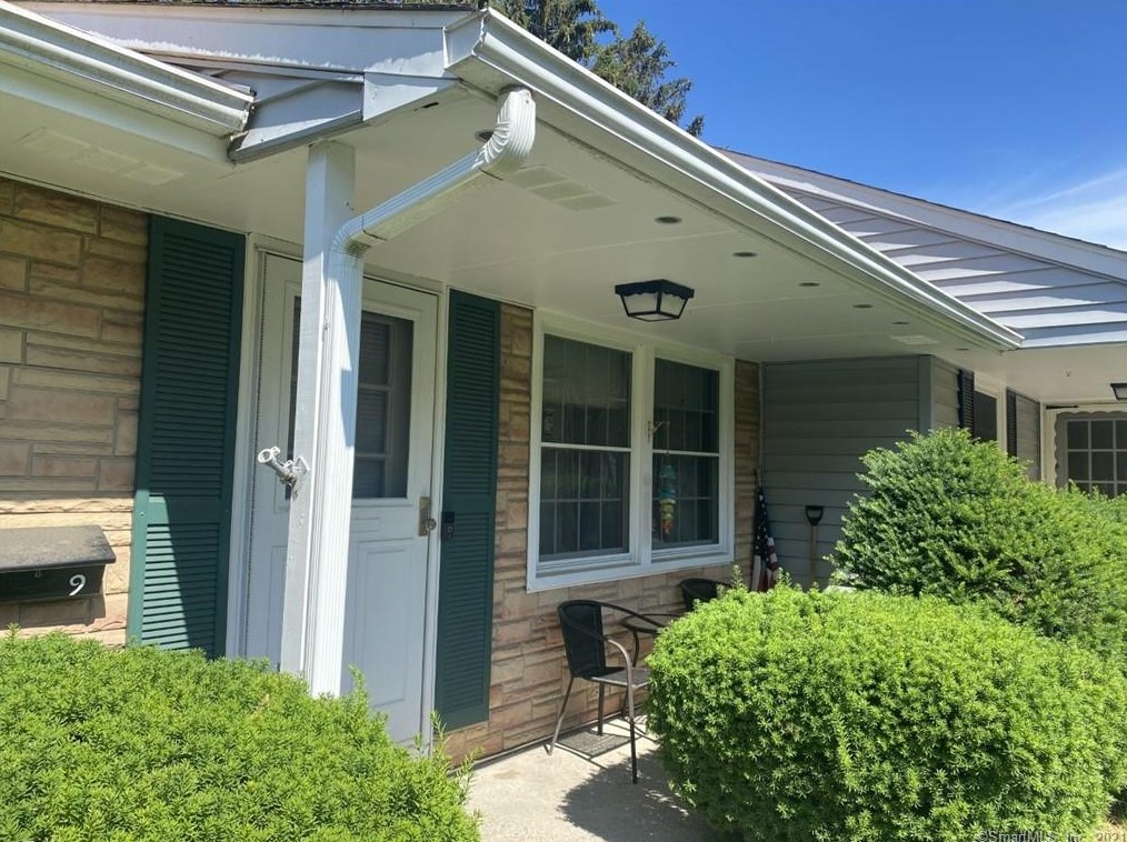 9 Jackson Dr #9, Milford, CT 06460