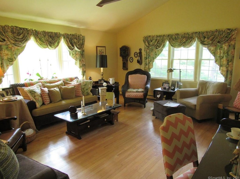 15 Drover Rd, Brookfield Center, CT 06804