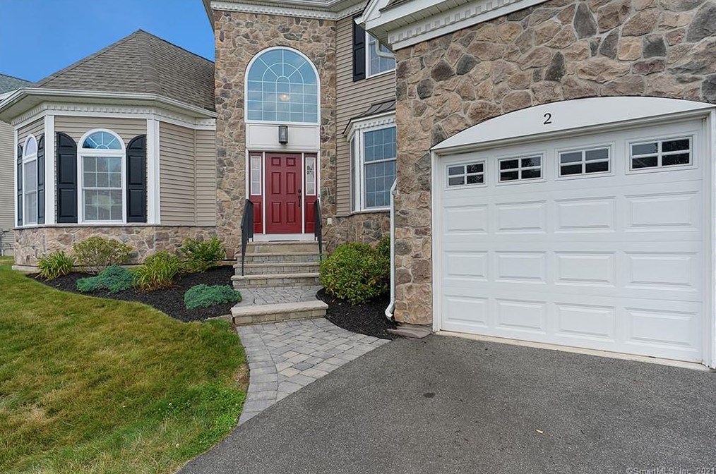2 Poppy Ln, Wallingford, CT 06492