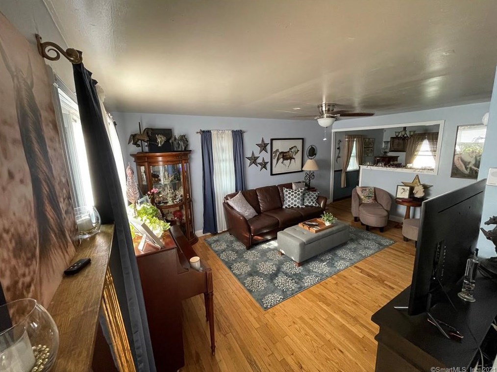 245 Larkin Ct, Stratford, CT 06615-7465