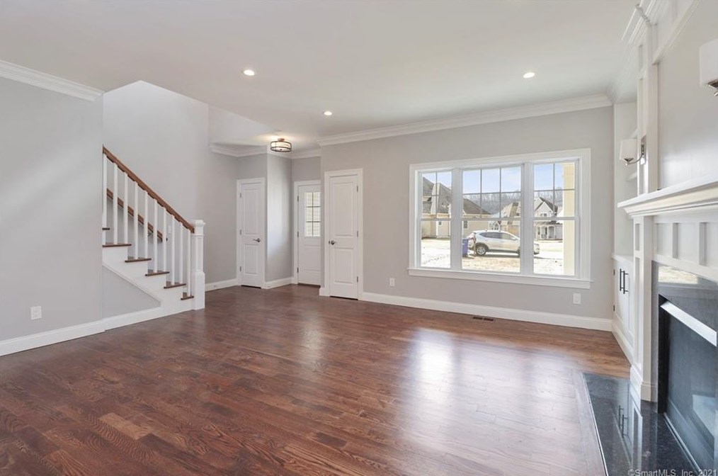10 Tall Oaks Dr, Northville, CT 06776-5634