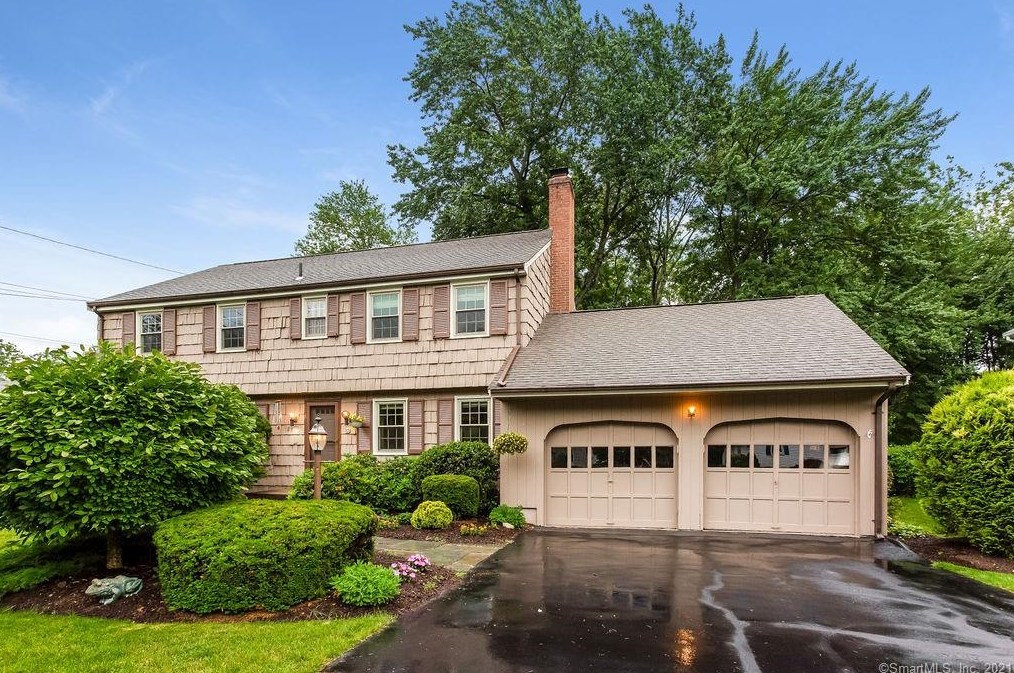 23 Ravenwood Rd, Hartford, CT 06107-1539