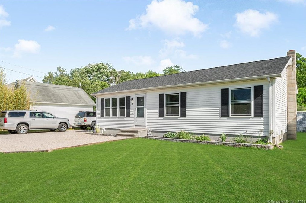 8 Arch St, Pawcatuck, CT 06379 exterior