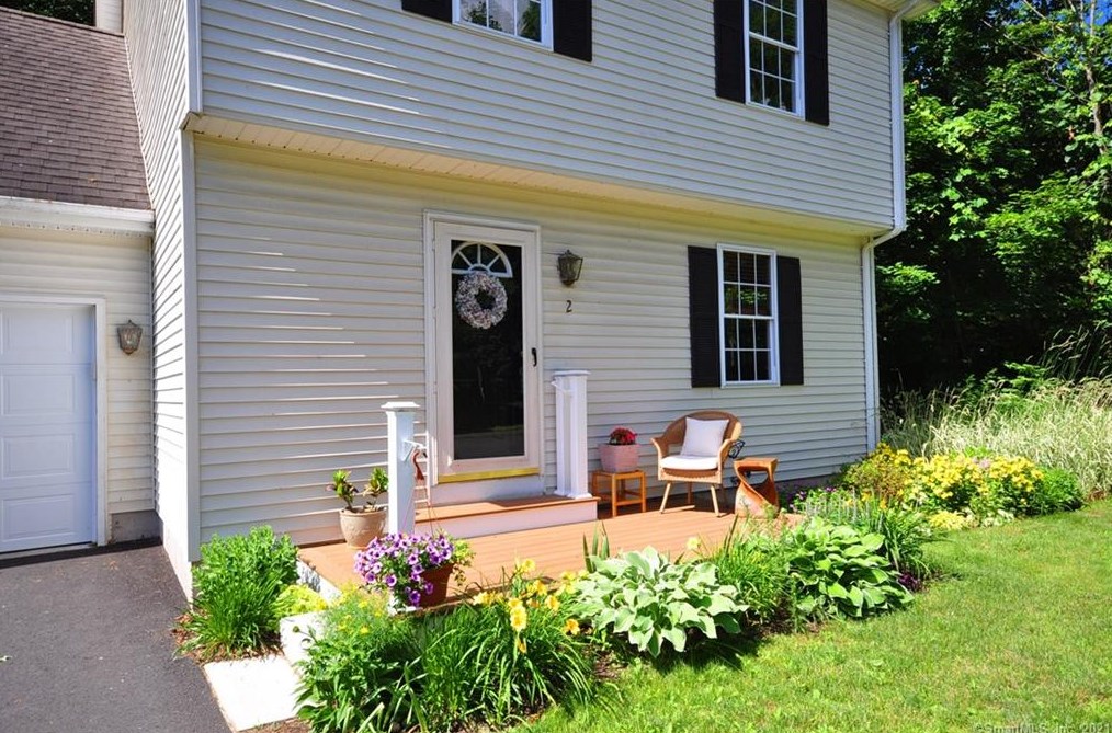 2 Spoonwood Dr, Collinsville, CT 06019-2452
