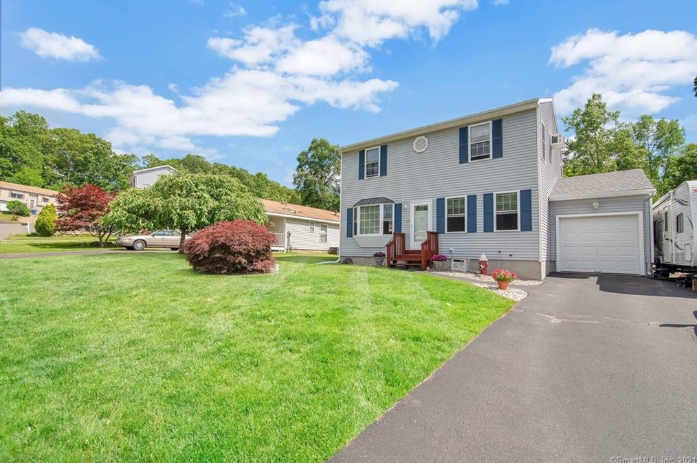 33 Rockledge Dr, Vernon, CT 06066-4426
