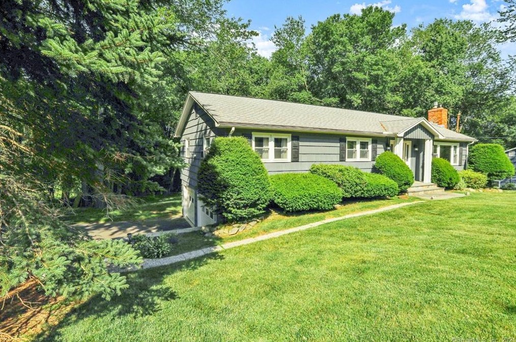 128 Swendsen Dr, Upper Stepney, CT 06468