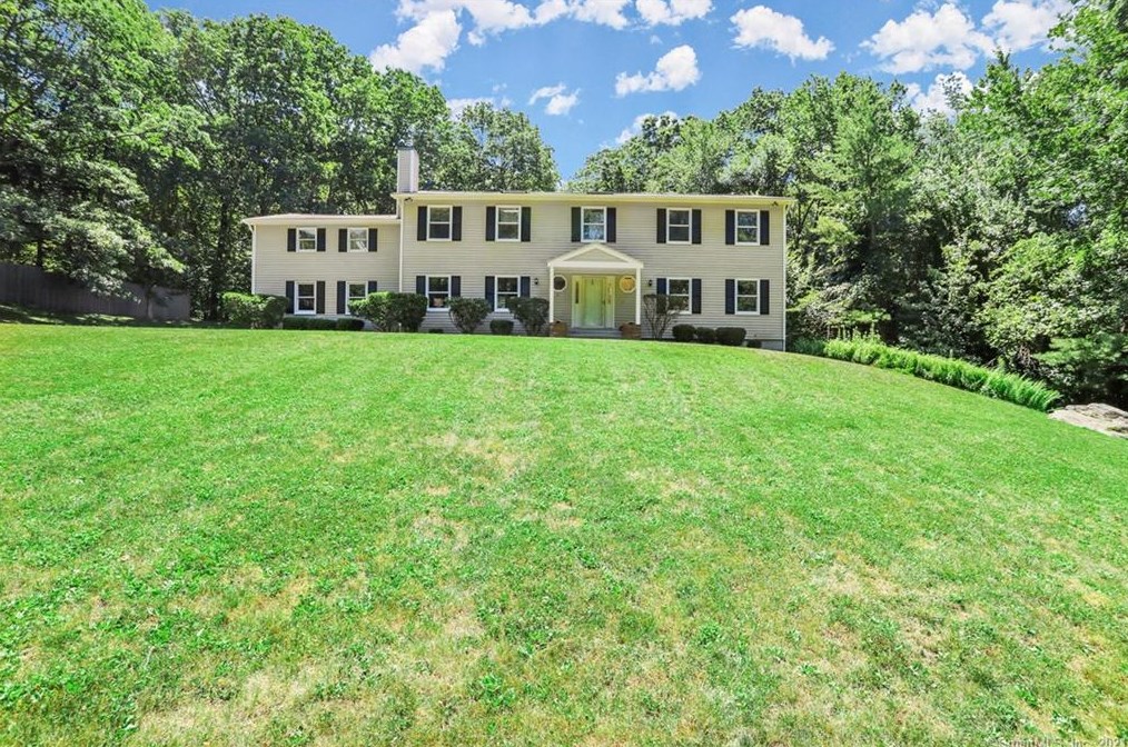 21 Osborn Farm Rd, Weston, CT 06883-1045