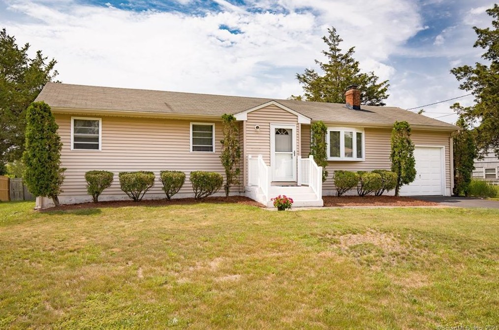 43 Brookside Ln, Groton, CT 06340