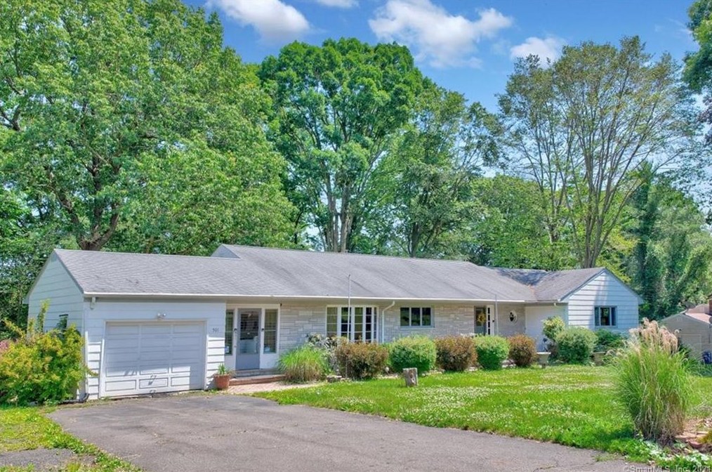 501 Summit Dr, Orange, CT 06477-2642