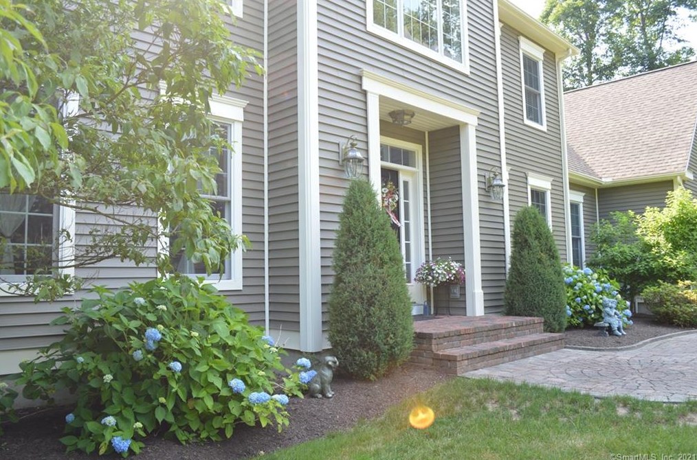 55 Knollwood Dr, Hebron, CT 06248