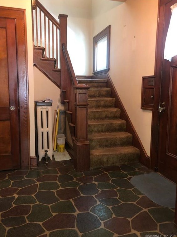 91 Tudor St, Waterbury, CT 06704