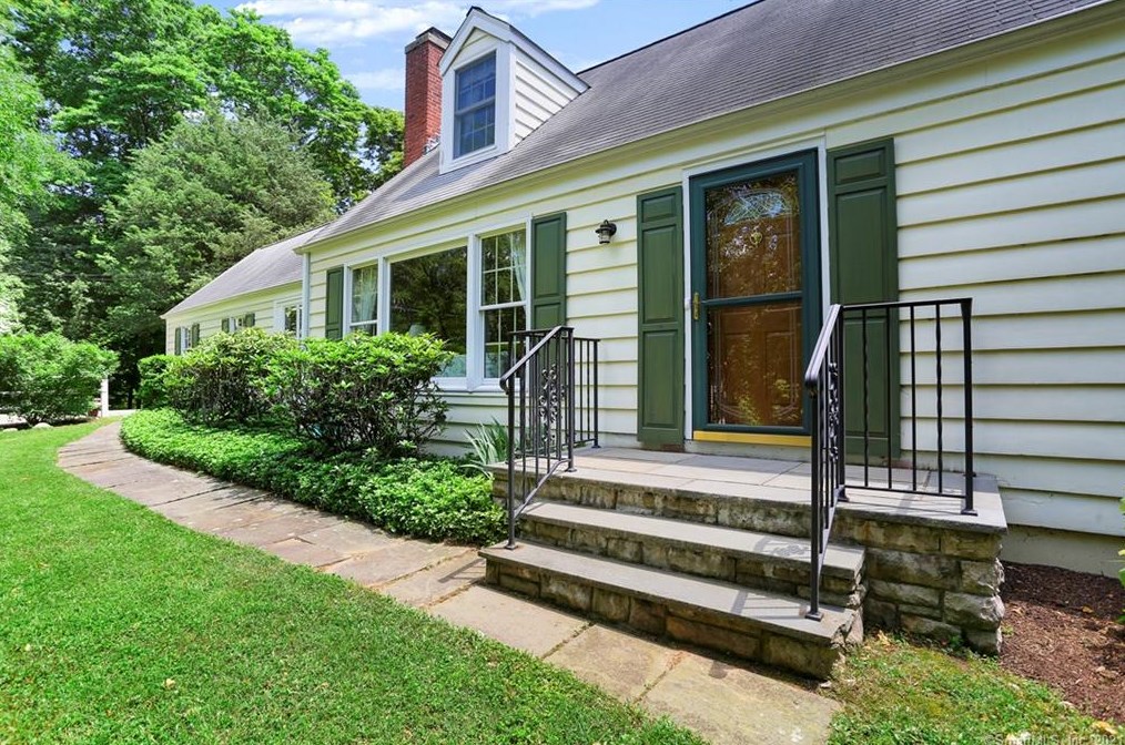 15 Hitchcock Rd, Westport, CT 06880-2630