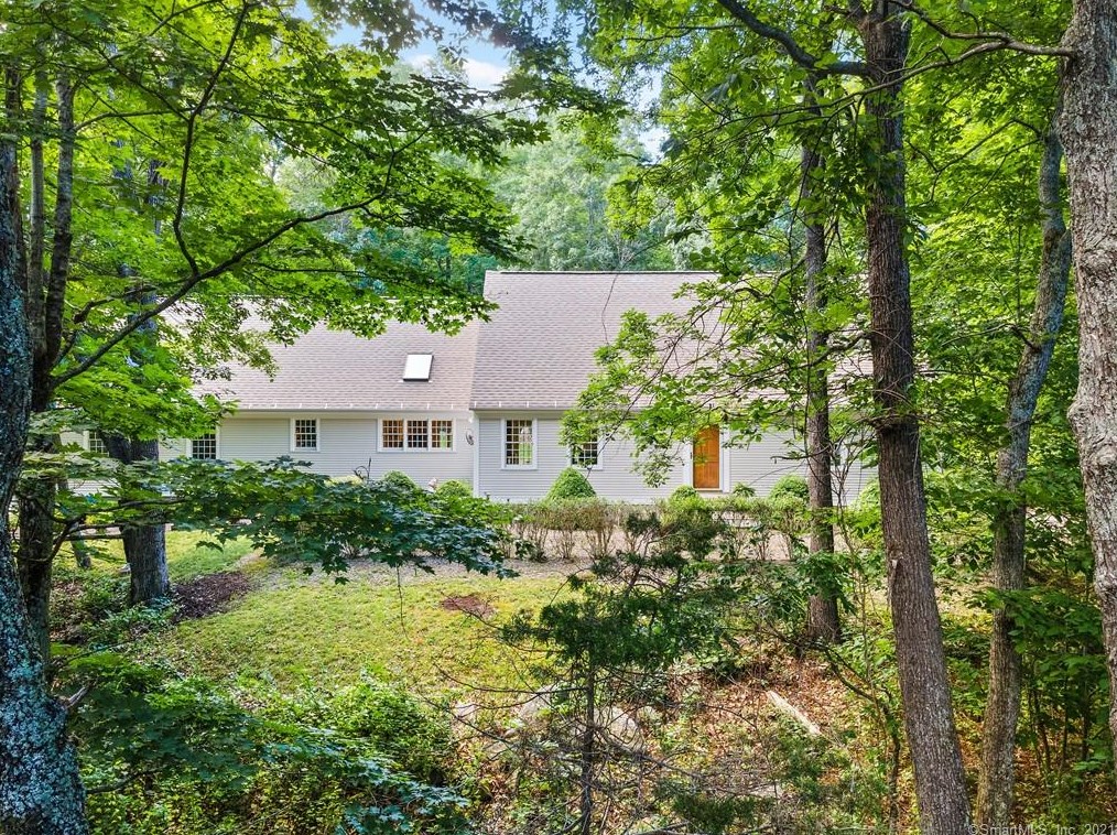 78 River Rd, Deep River, CT 06419