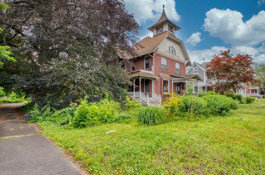 98 Spring St, Windsor Locks, CT 06096
