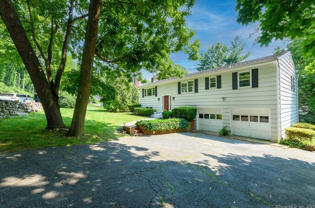 44 Gardiner St, Tokeneke, CT 06820 exterior