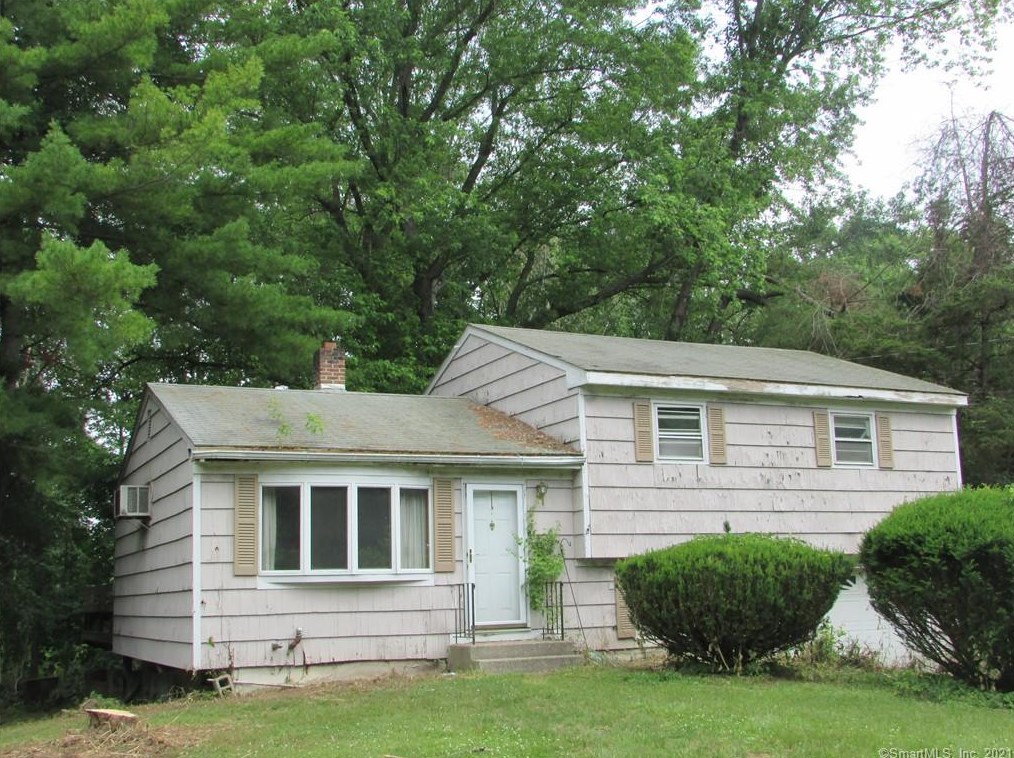 105 Wynwood Dr, Northville, CT 06776-4220