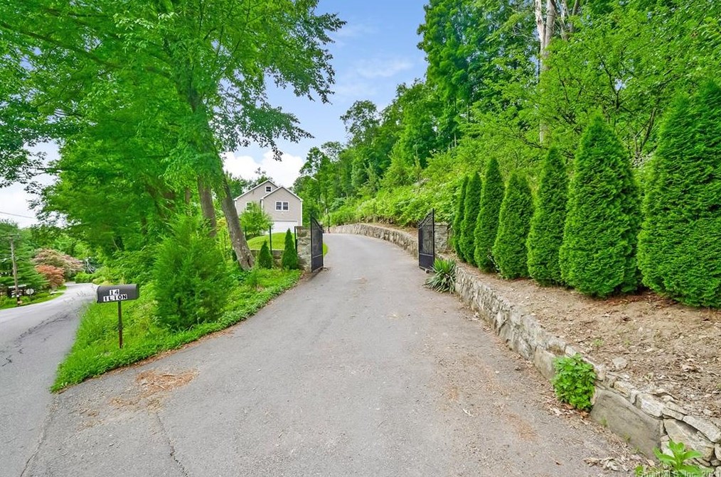 14 Ilion Rd, Danbury, CT 06812