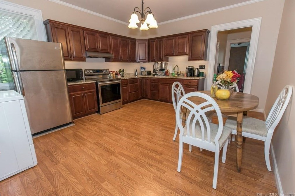 127 Winthrop Ter, Meriden, CT 06451-3934