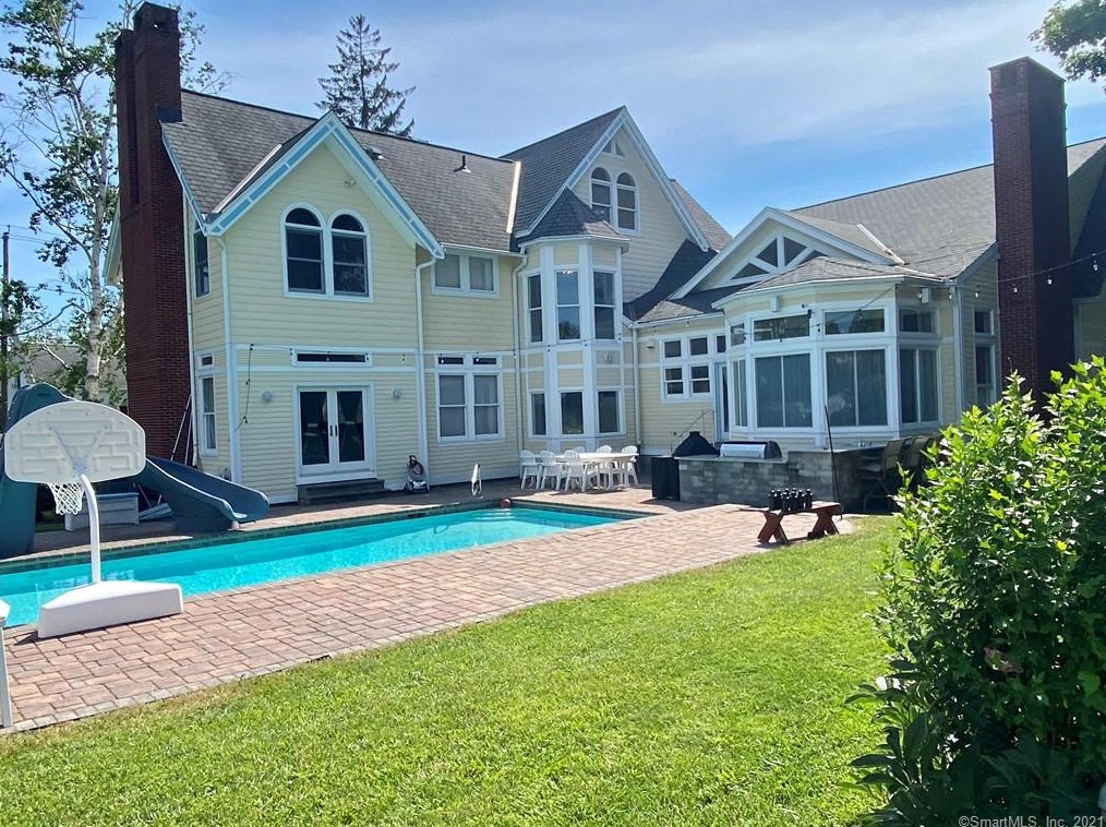 25 Stannard Ave, Branford, CT 06405-4417