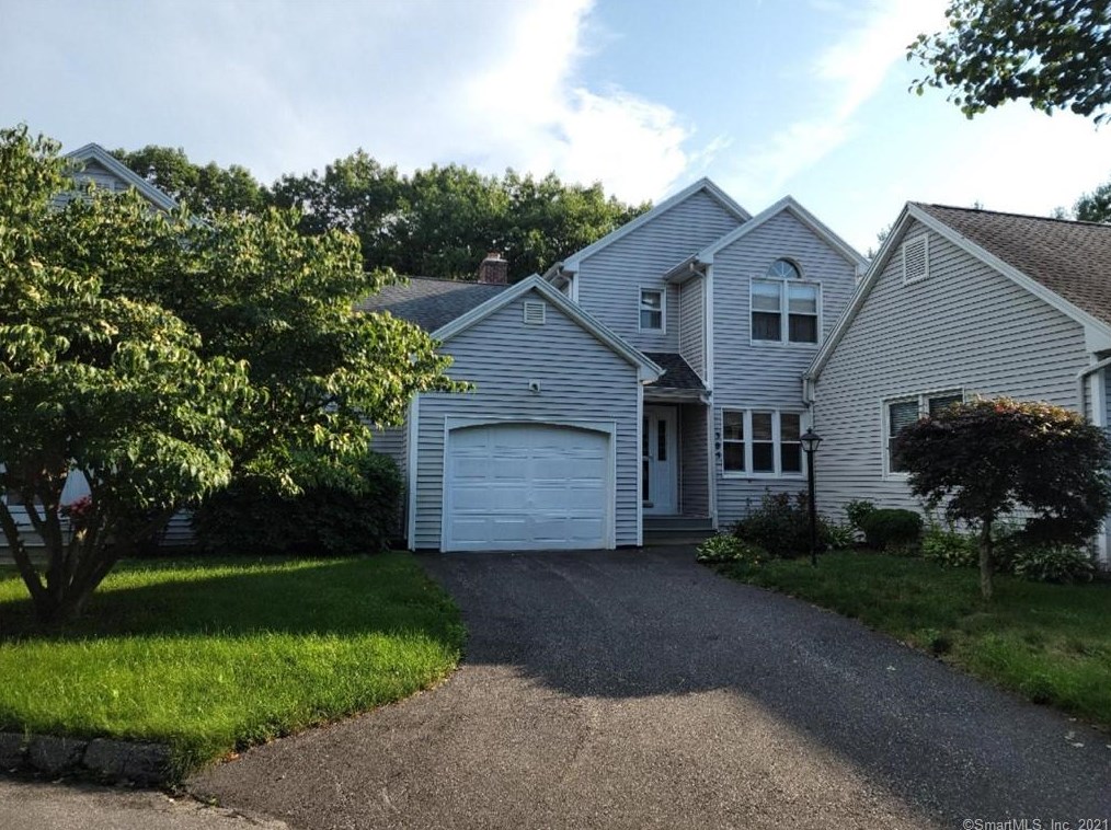 385 Woodridge, Huntington, CT 06484-2813
