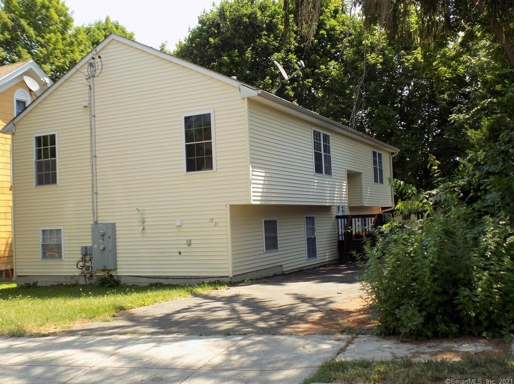 21 Jackson St, Meriden, CT 06450-3232
