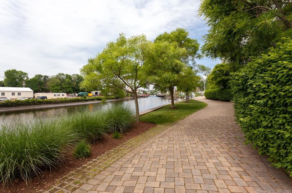4 Daskams Ln #309, Norwalk, CT 06851