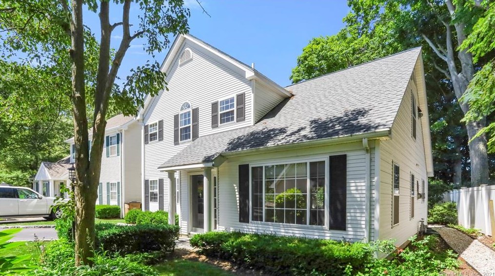 115 Top Gallant Rd #2, Stamford, CT 06902